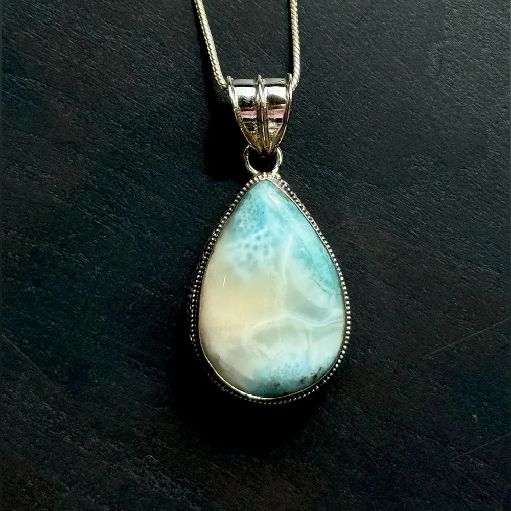 925 Sterling Silver Caribbean Blue Larimar Pendant - Picture 6 of 10